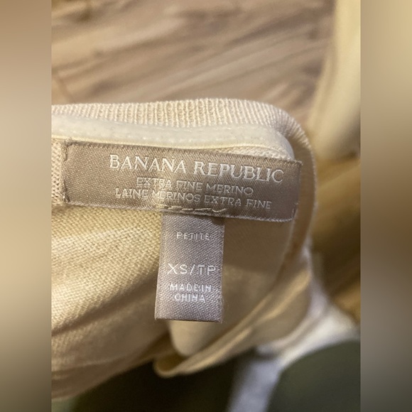 Banana republic merino wool top - Picture 3 of 4